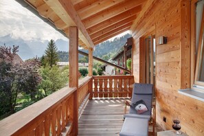 Property grounds - Chalet 'Falkenstein' with Mountain View, Private Terrace and Wi-Fi (Garmisch-Partenkirchen)