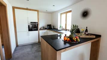 Kühlschrank, Ofen, Herdplatte, Geschirrspüler