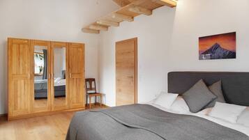 3 bedrooms, free WiFi, bed sheets