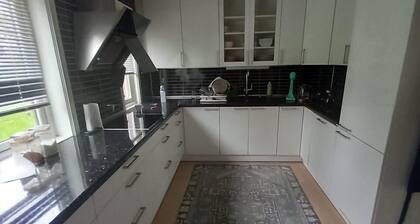 Arctic Paradise - 4 Bedroom Apartment in Tromso