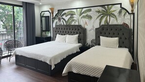 Studio Suite Junior, quang cảnh thành phố | Bàn, màn/rèm cản sáng, bàn ủi/dụng cụ ủi quần áo 
