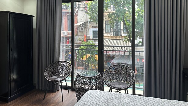 Studio Suite Junior, quang cảnh thành phố | Bàn, màn/rèm cản sáng, bàn ủi/dụng cụ ủi quần áo 