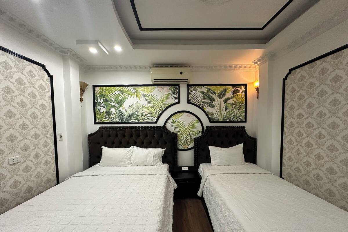 Family Studio Suite | Desk, blackout drapes, iron/ironing board (on request), WiFi (free)