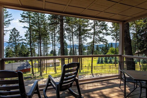 Logan Pass at Elk Ridge Village cabin 401B with views of Flathead Lake & ⛰️ views