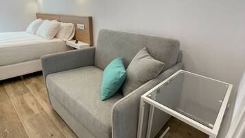 1 bedroom, desk, WiFi, bed sheets