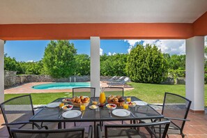 Outdoor dining