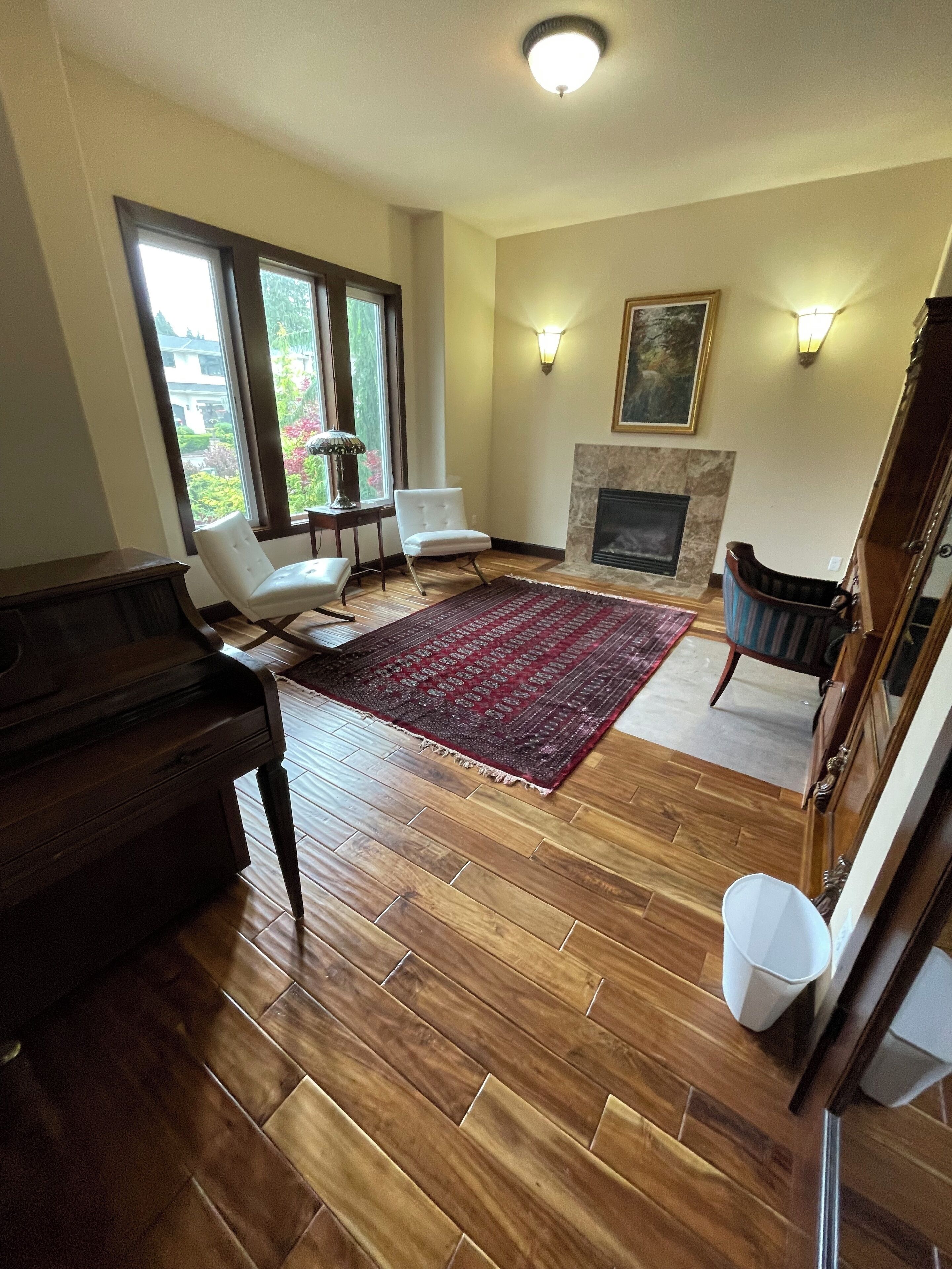 Huge Luxury 4-bedroom+ house in Echo lake/Maltby area with WiFi, AC