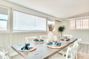 Dining - Beachside Bliss: Spacious  3BR, Steps to Ocean (Oceanside)