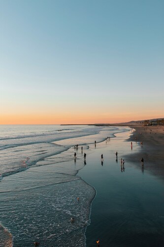 Beachside Bliss: Spacious 3BR, Steps to Ocean