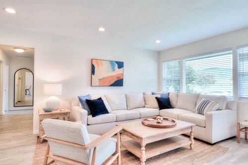 Beachside Bliss: Spacious  3BR, Steps to Ocean