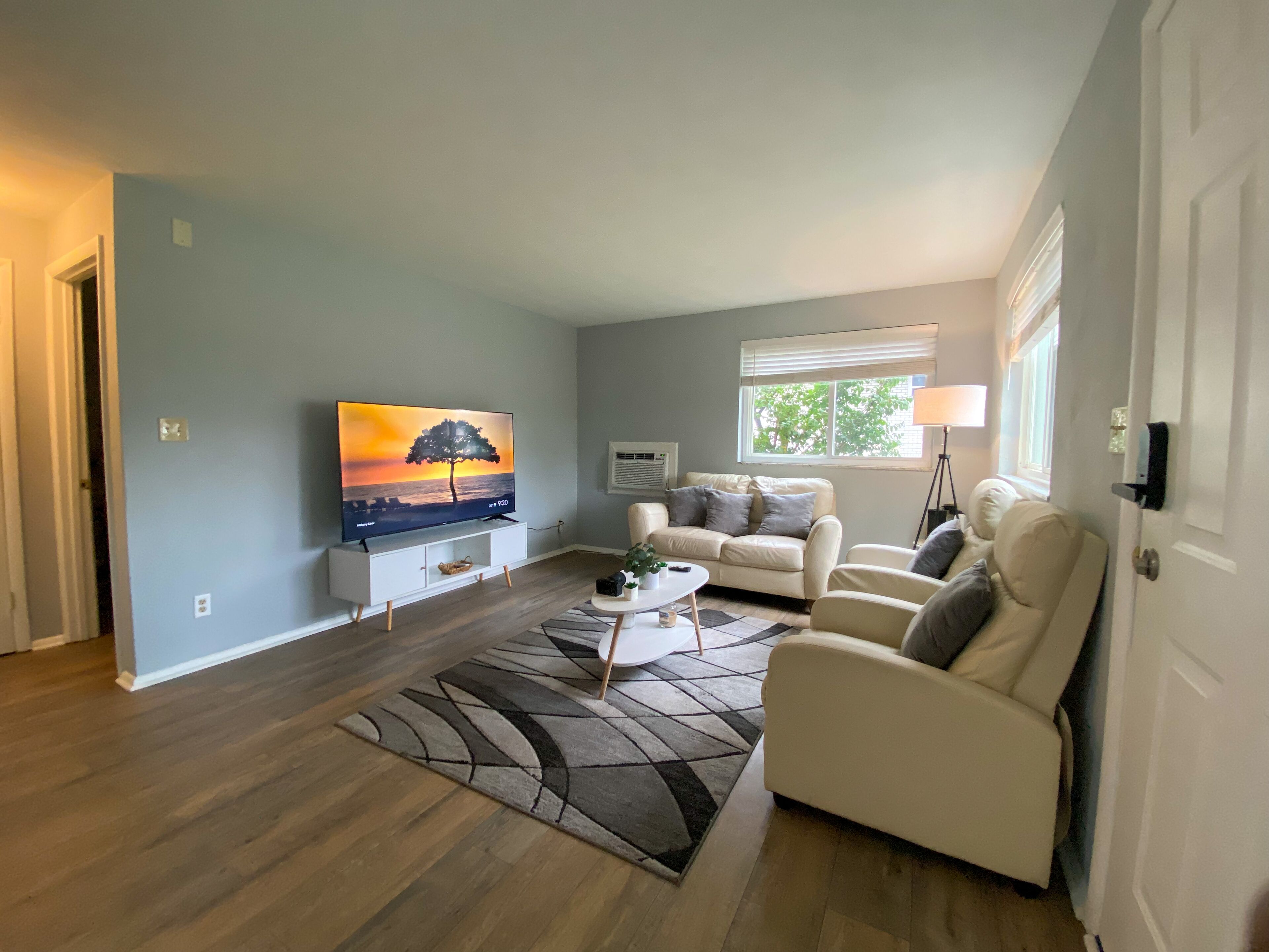 Cozy Downtown Retreat