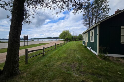 Cozy cottage with water views, spacious lawn, patio, & WiFi