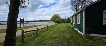 Cozy cottage with water views, spacious lawn, patio, & WiFi