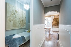 3 dormitorios, escritorio, tabla de planchar con plancha y wifi