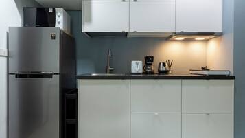 Condo, Pool View | Private kitchenette