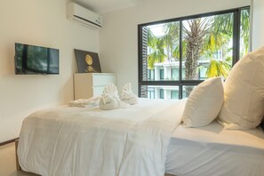 Apartment, Poolblick