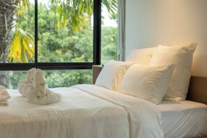 Apartment, Poolblick