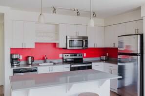 Réfrigérateur, micro-ondes, four, lave-vaisselle