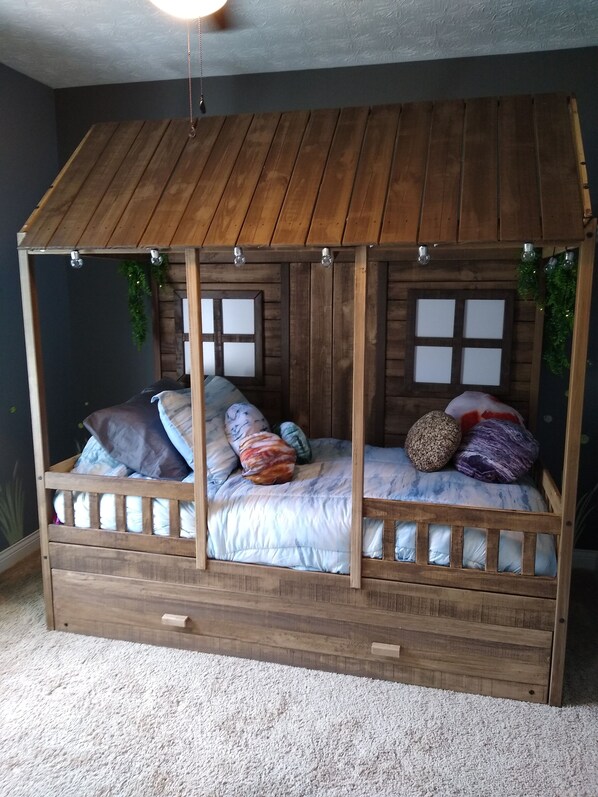 4 slaapkamers, een strijkplank/strijkijzer, gratis wifi, beddengoed