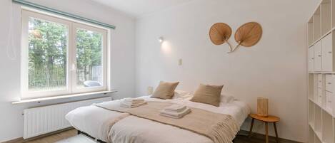 3 habitaciones, escritorio, tabla de planchar con plancha y wifi