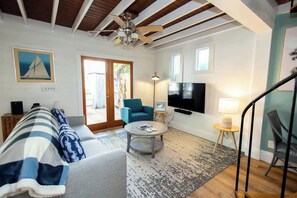 TV - Nate's Place in Key West (Key West)