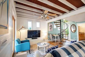 TV - Nate's Place in Key West (Key West)