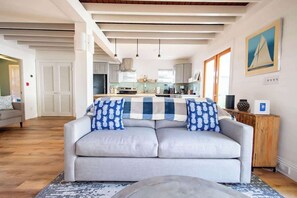 TV - Nate's Place in Key West (Key West)