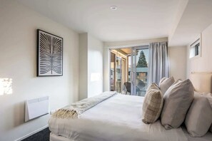 3 habitaciones, tabla de planchar con plancha, wifi y ropa de cama 