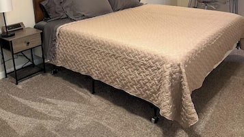 3 Schlafzimmer, Schreibtisch, Bügeleisen/Bügelbrett, Reisekinderbett