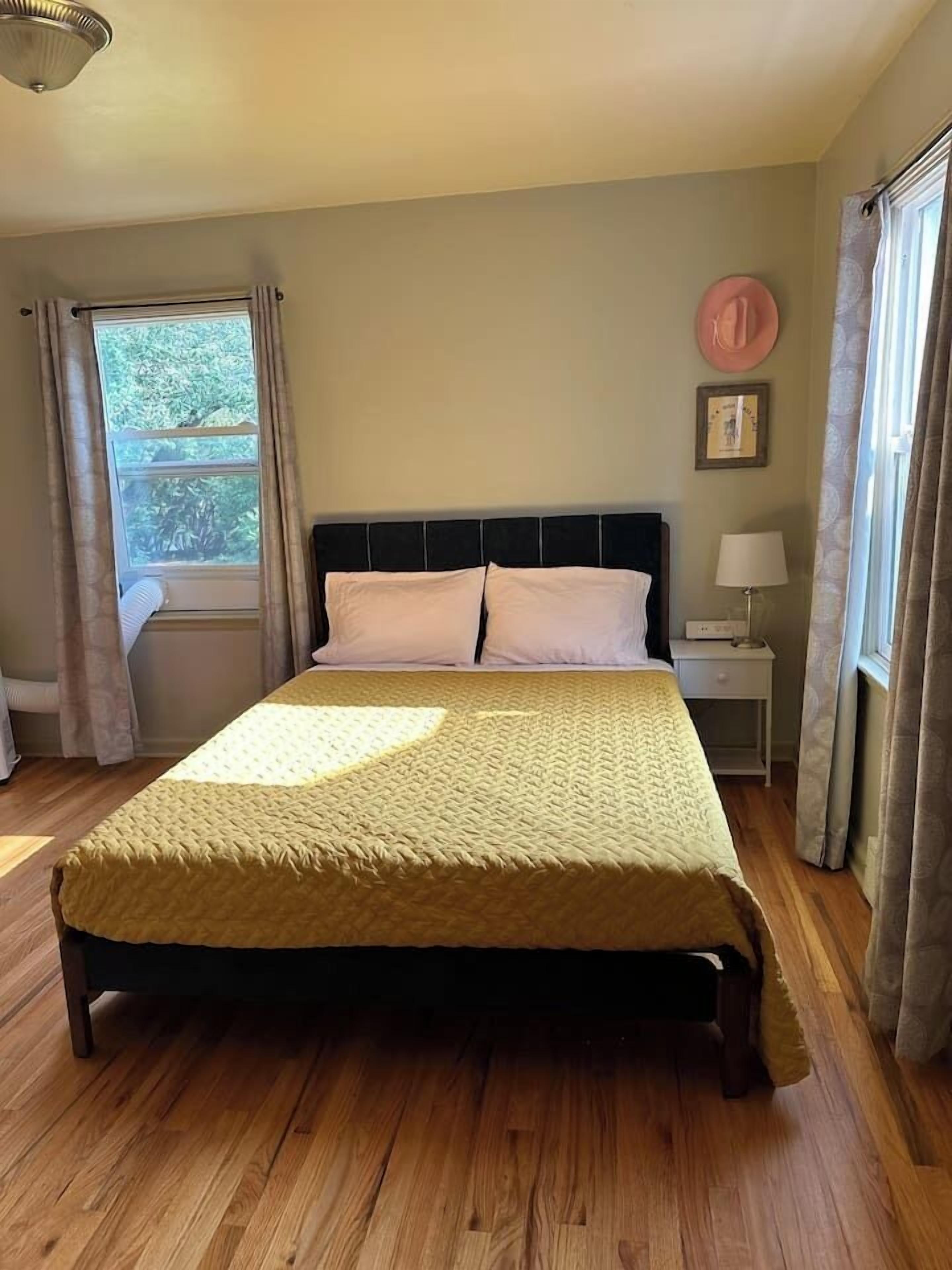 2 bedrooms, iron/ironing board, travel crib, free WiFi