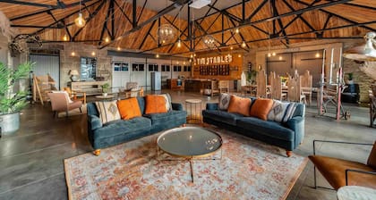The Stables - Unique Conversion With hot tub
