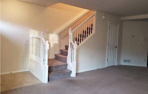 Interior - Wonderful 3-bedroom townhome in Anchorage with mountain views (Anchorage)