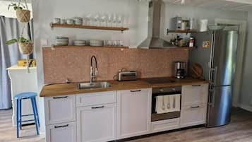 Geladeira, fogão, cooktop, lava-louças