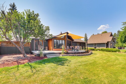 Deck & Mtn Views: Libby Home on Golf Course!
