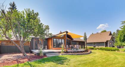 Deck & Mtn Views: Libby Home on Golf Course!