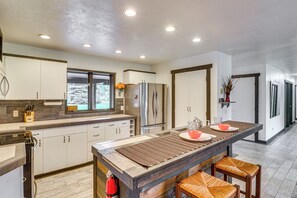 Fridge, microwave, stovetop, dishwasher - Deck & Mtn Views: Libby Home on Golf Course! (Libby)
