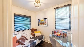 3 bedrooms, desk, iron/ironing board, WiFi