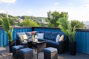 Property grounds - ★ HostWise Stays ★ Rooftop Deck | Garage | EV Charger | Huge Home! (Pittsburgh)
