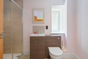 Shower, hair dryer, towels, shampoo