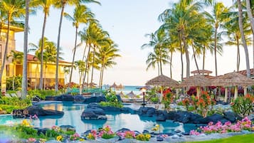 Een buitenzwembad, een verwarmd zwembad