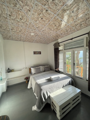 Deluxe-Doppelzimmer, Bergblick | Verdunkelungsvorhänge, schallisolierte Zimmer, kostenloses WLAN