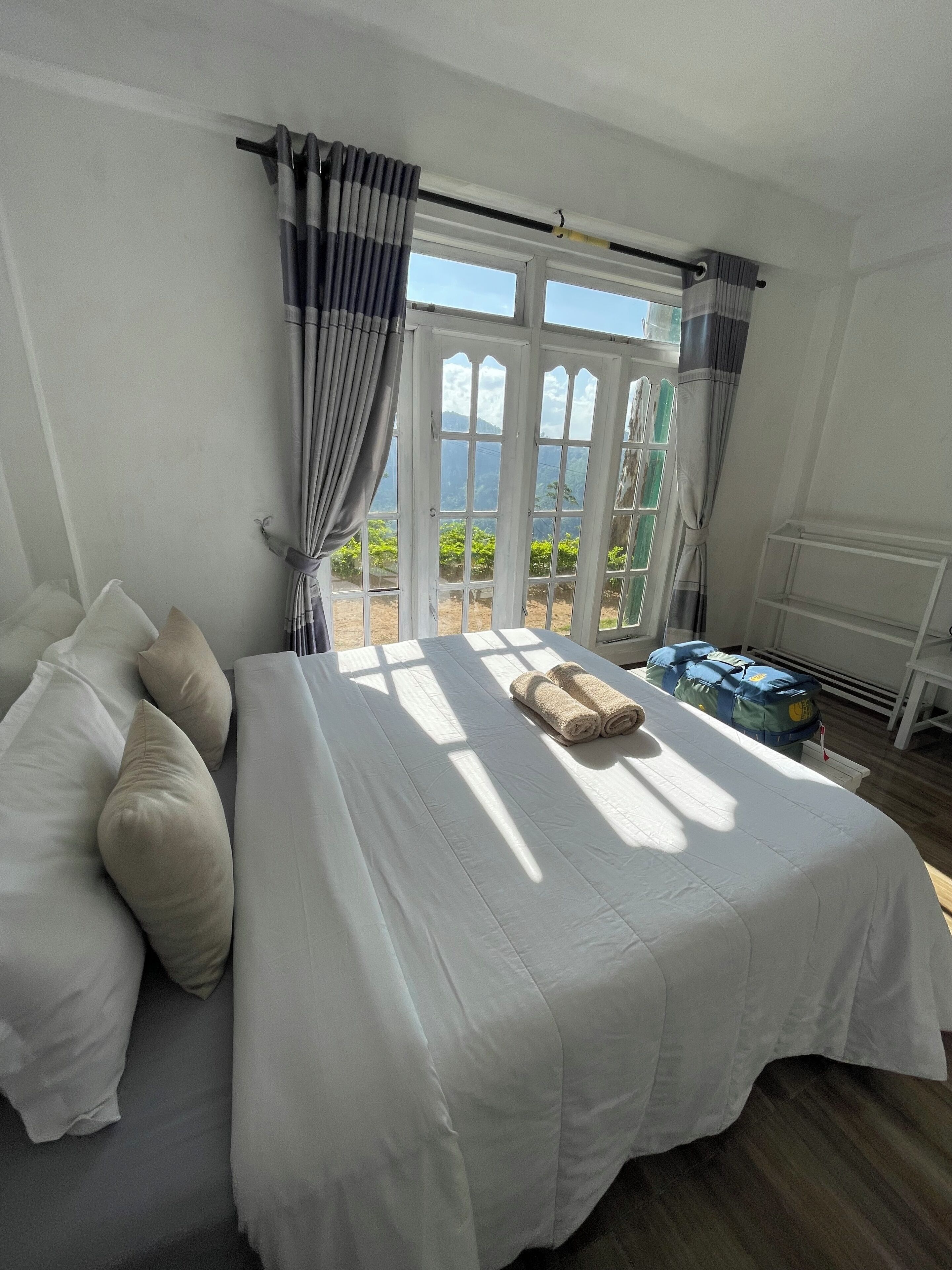 Luxe tweepersoonskamer, terras, uitzicht op bergen | Verduisterende gordijnen, geluiddichte muren, gratis wifi