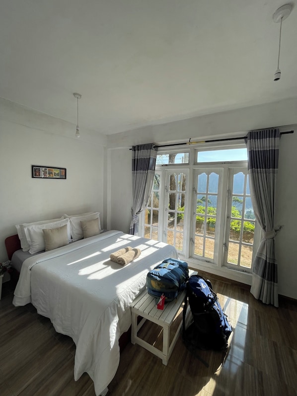 Verduisterende gordijnen, geluiddichte muren, gratis wifi