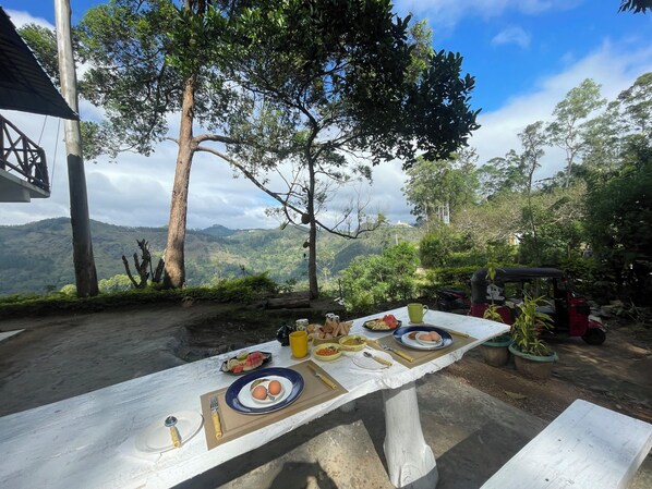 Front of property - Mountain vibe ella (Ella)