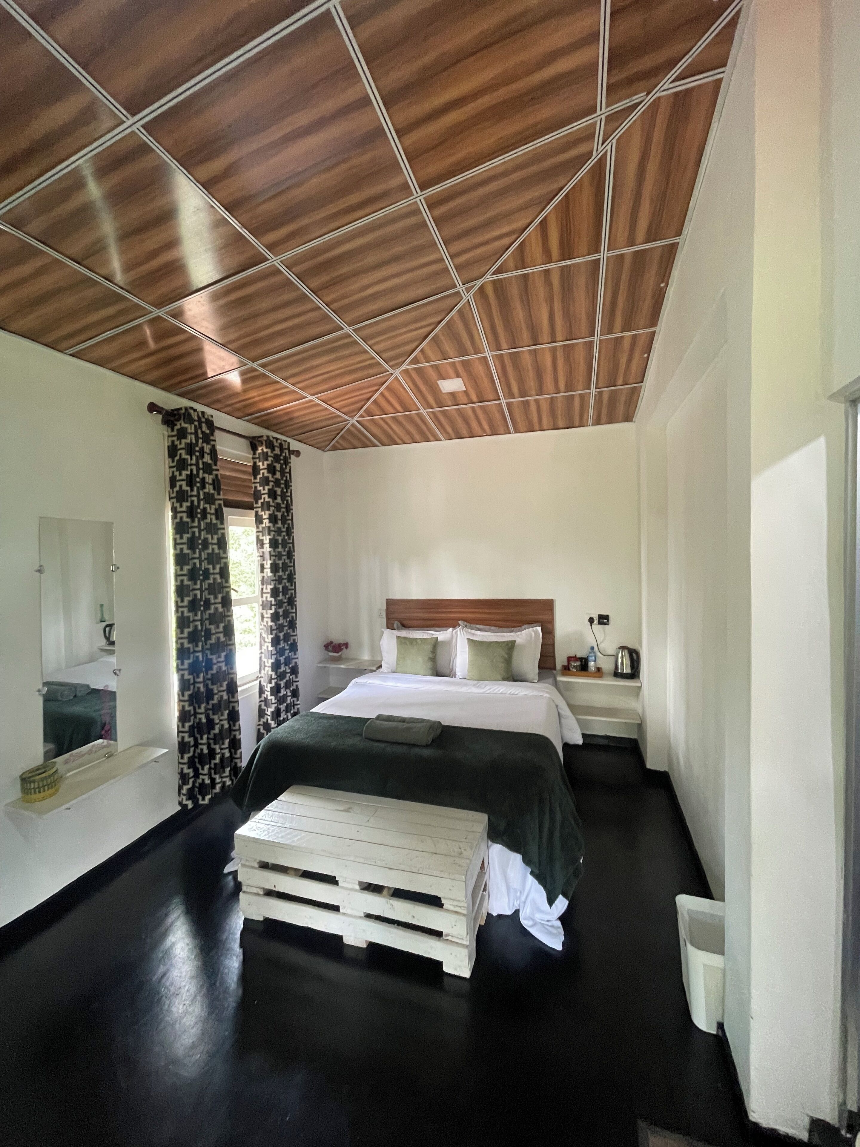 Quarto casal standard, sacada, vista para a montanha | Cortinas blackout, quartos à prova de som, Wi-Fi de cortesia