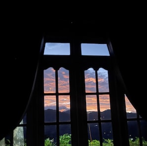 Luxury-Doppelzimmer, Terrasse, Bergblick | Verdunkelungsvorhänge, schallisolierte Zimmer, kostenloses WLAN