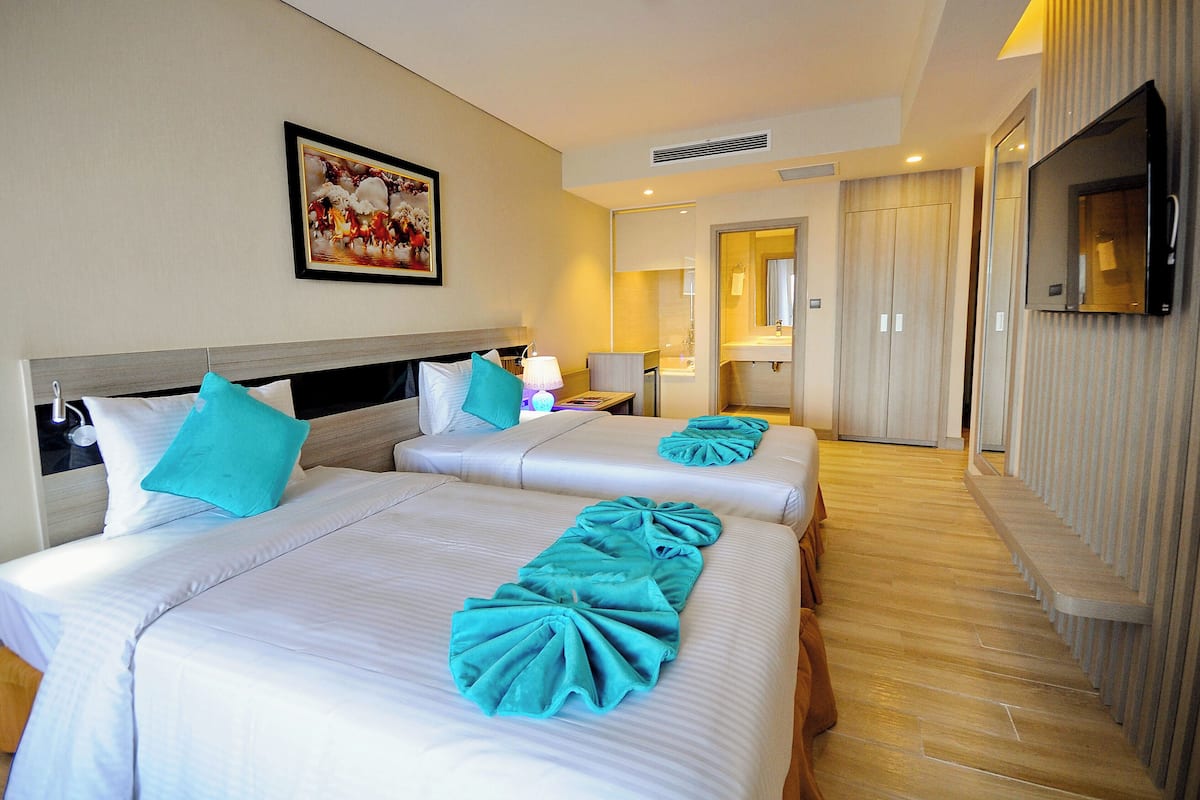 Hypo-allergenic bedding, desk, laptop workspace