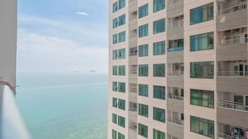 Basic apartman, erkély, kilátással a városra | Terasz/udvar