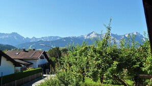 A house with a sloped roof, a visible chimney, and a street lamp. - Apartment 'Ferienwohnung Haus Greif' with Mountain View, Balcony and Wi-Fi (Garmisch-Partenkirchen)