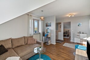 TV, ping pong - Apartment 'Ferienwohnung Hobmaier' with Mountain View, Shared Garden and Wi-Fi (Forstern)